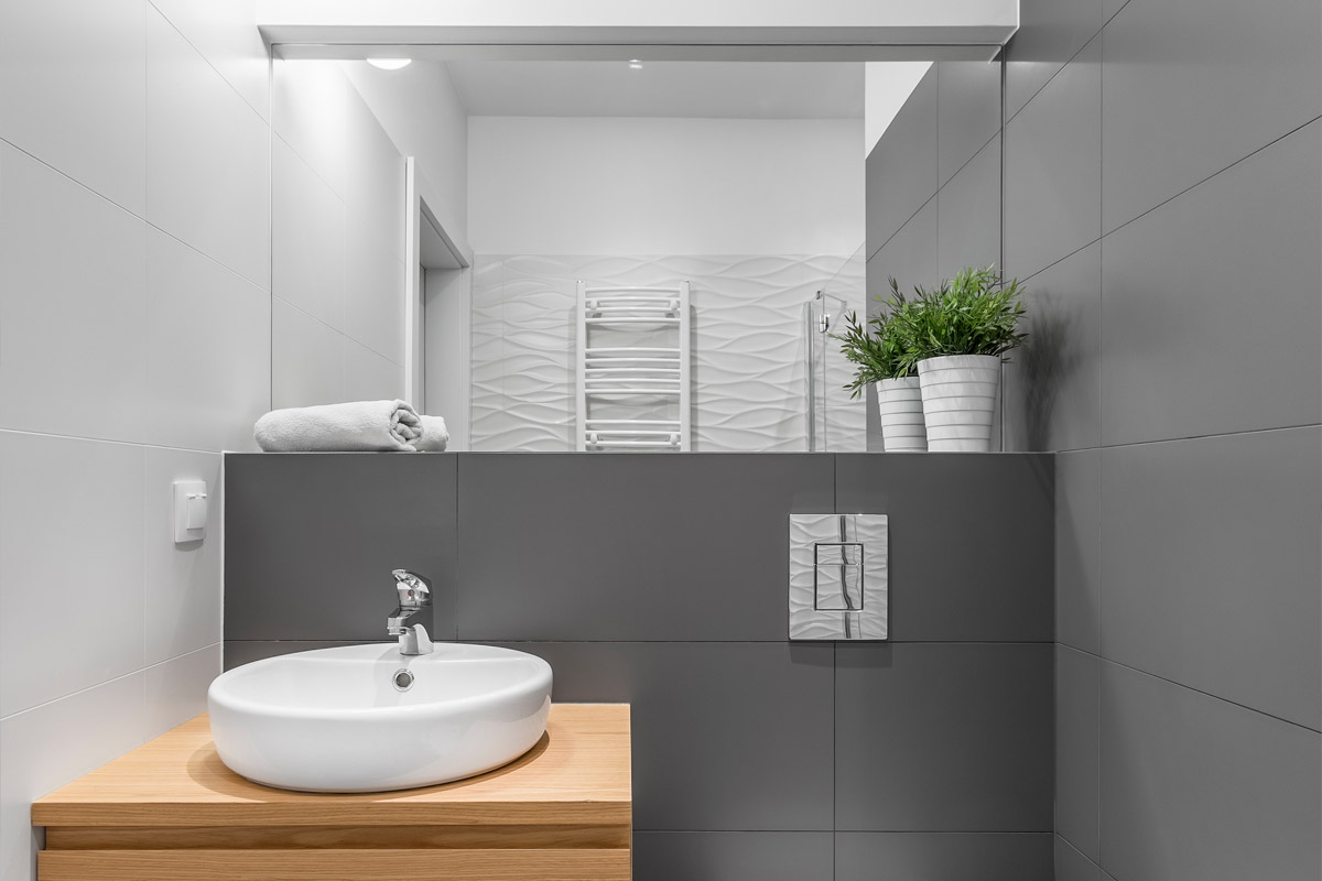 Windowless bathroom: how to design it?