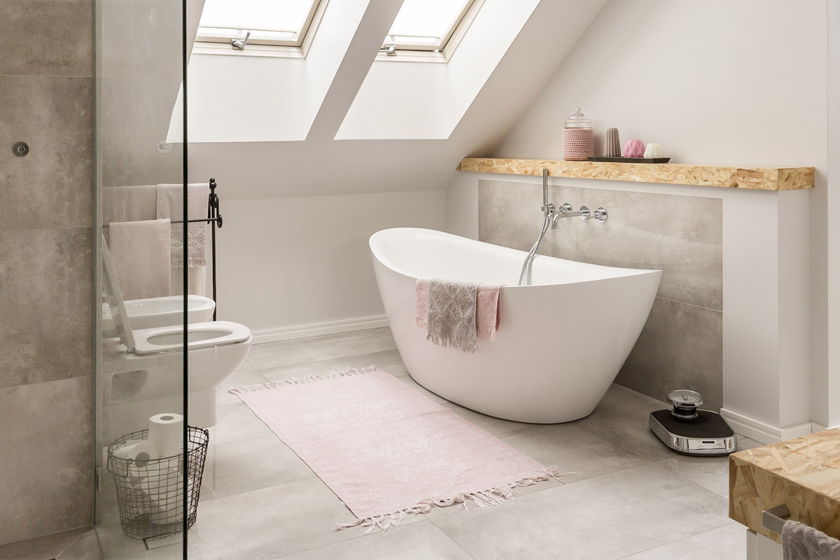 Salle de bain sous les combles : comment faire ?